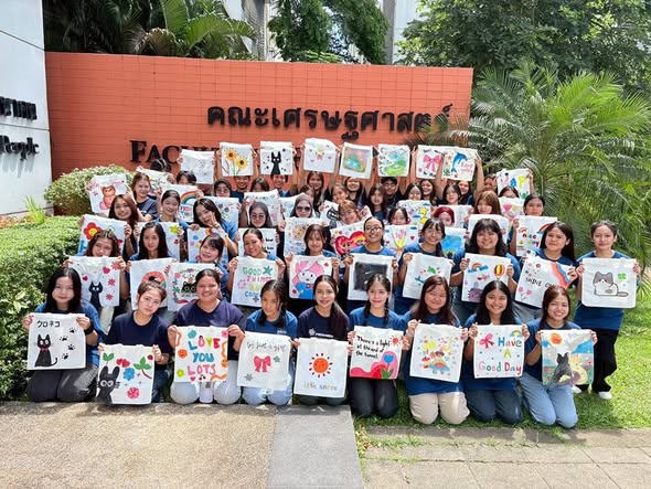 ร่วมแรง ร่วมใจ น้องใหม่บำเพ็ญ